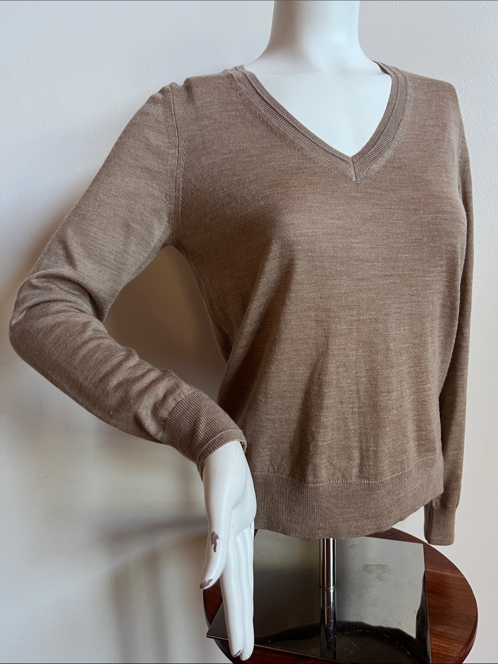 Banana Republic wool V-Neck Women’s Sweater - Tan
